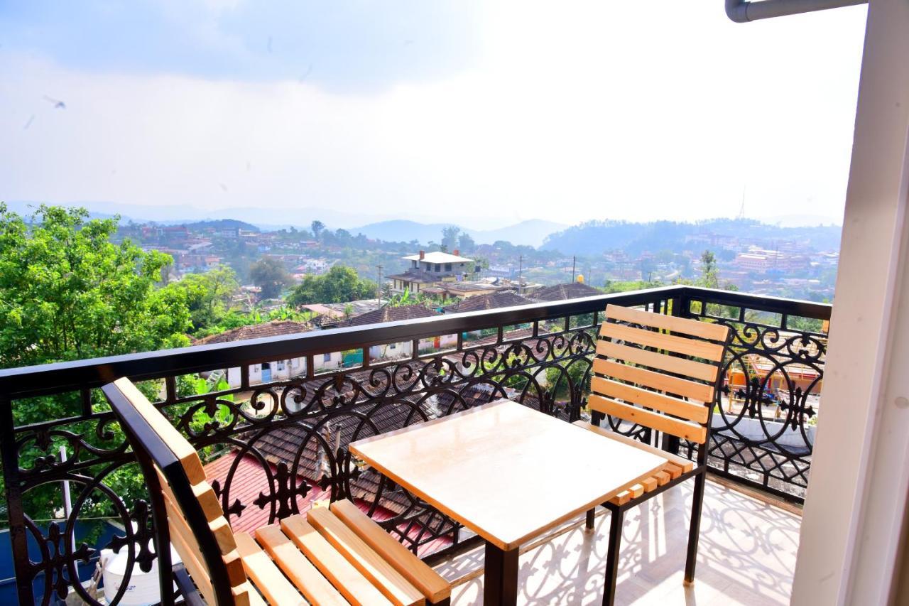 Hotel Coorg Palace Мадикери Екстериор снимка