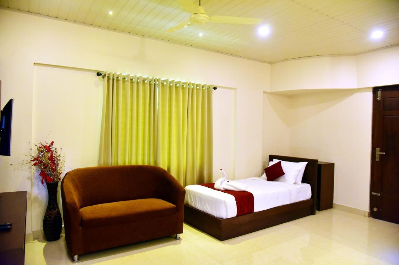 Hotel Coorg Palace Мадикери Екстериор снимка