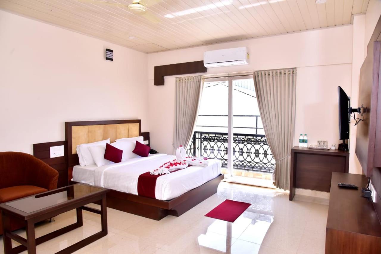 Hotel Coorg Palace Мадикери Екстериор снимка